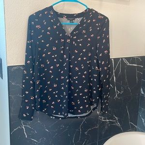 Ann Taylor Petite Black V-Neck Floral Polyester Blouse